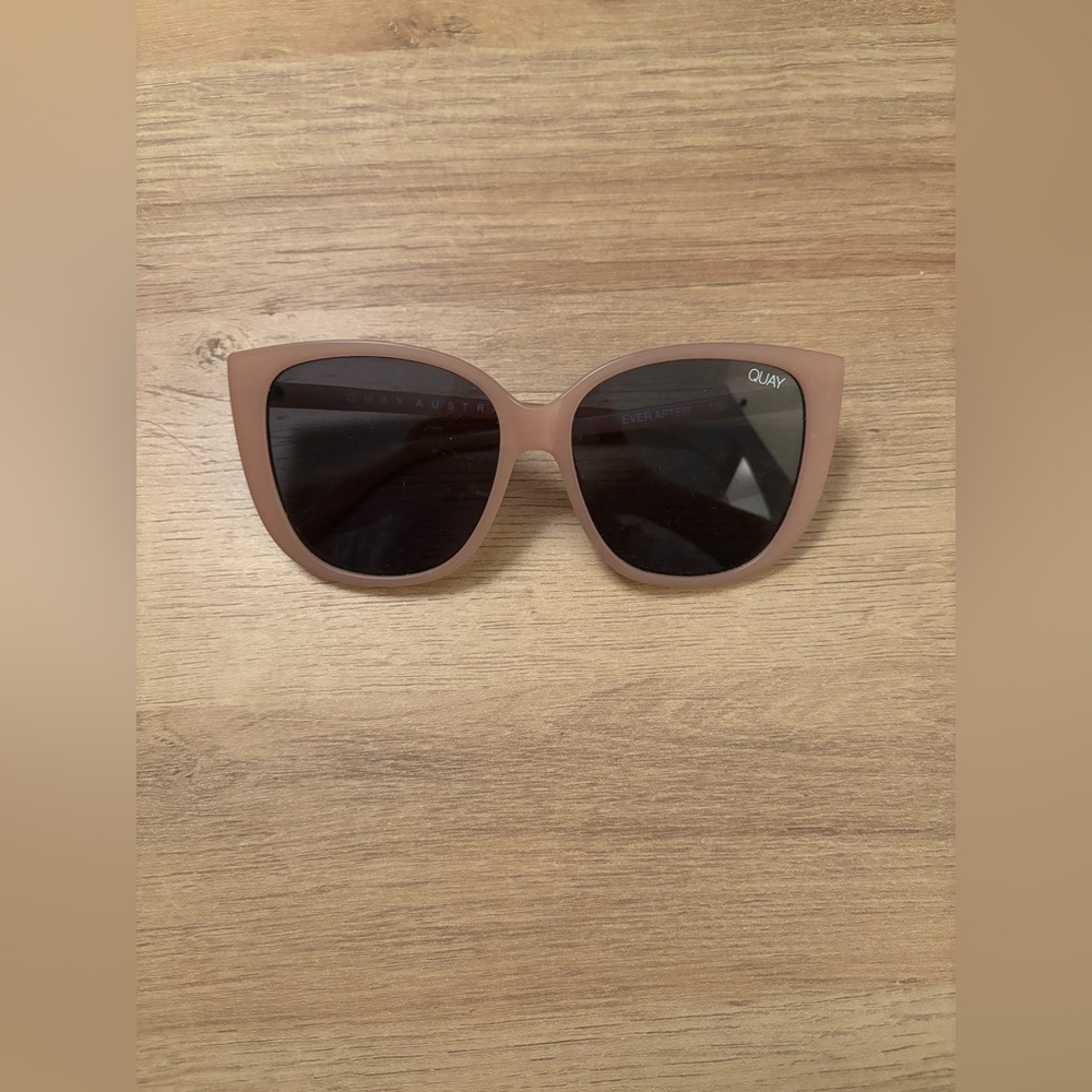 Matte pink ever after Quay sunglasses - Picture 1 of 2